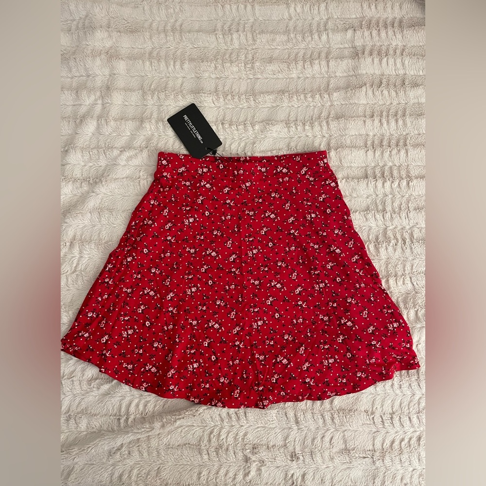 PrettyLittleThing Red Floral Skirt Size 4
